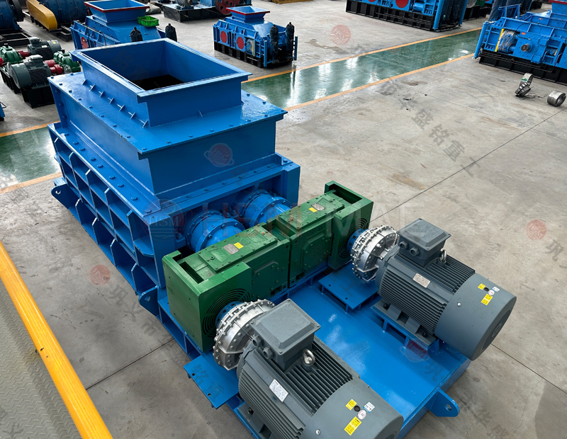 廢舊瀝青路面能用強(qiáng)力分級破碎機(jī)進(jìn)行破碎處理嗎 廢舊瀝青路面能用強(qiáng)力分級破碎機(jī)進(jìn)行破碎處理嗎